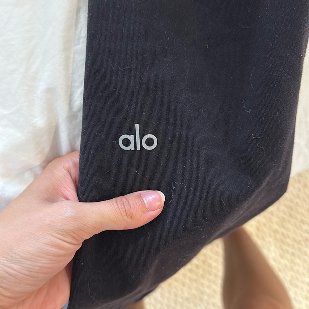 Alo Airbrush High-Waist Flutter Leggings in size Small